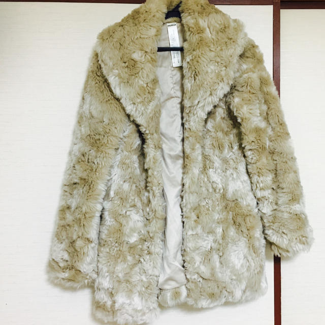MURUA(ムルーア)の送料無料 MURUAファーコート レディースのジャケット/アウター(毛皮/ファーコート)の商品写真