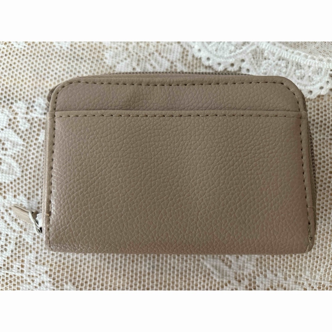ZUCCa(ズッカ)の同梱無料 ❗️zucca ズッカ　三つ折り財布　ベージュ レディースのファッション小物(財布)の商品写真