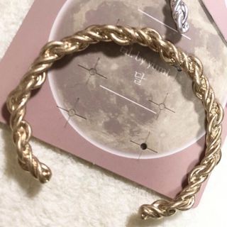 シマムラ(しまむら)の新品♡tal.by yumi オンライン限定即完売！ロープ編みバングル　ゴールド(ブレスレット/バングル)