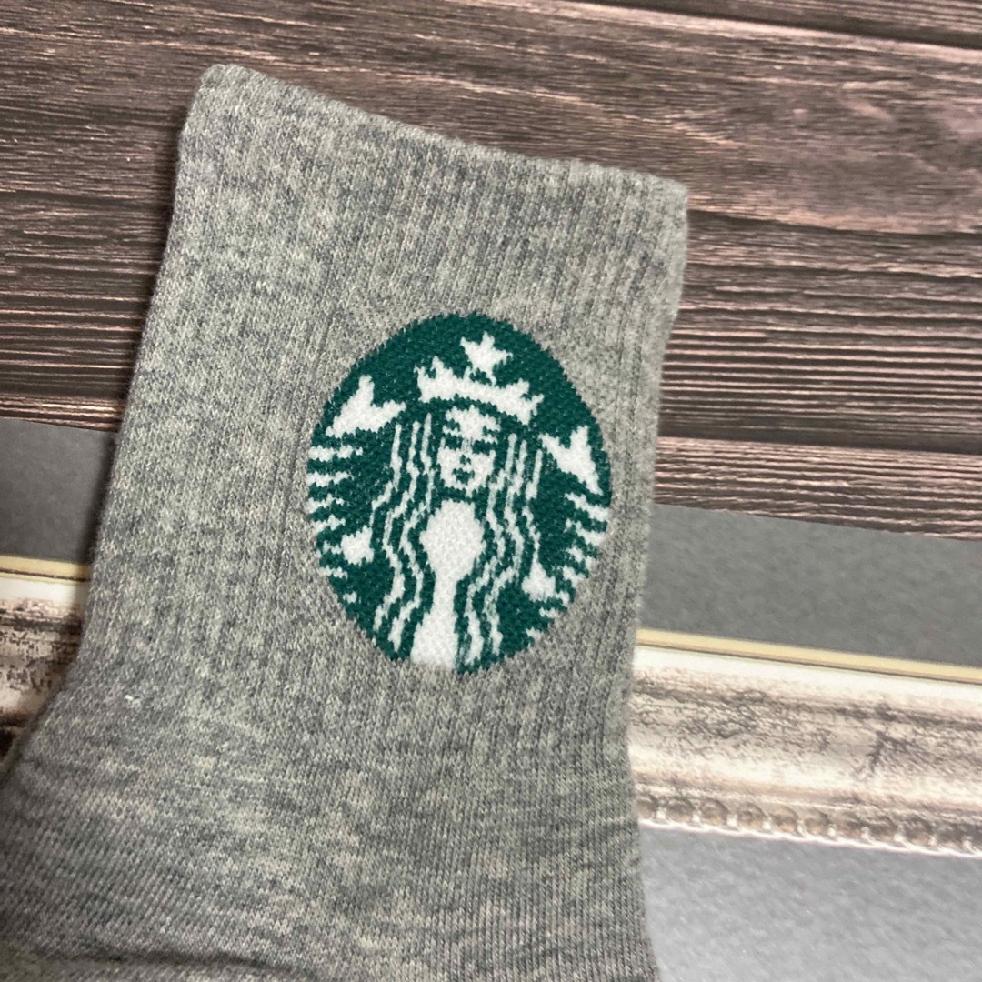 Starbucks(スターバックス)のスターバックス　レディースソックス　靴下　グレー色　3足セット レディースのレッグウェア(ソックス)の商品写真