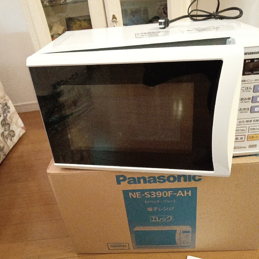 Panasonic(パナソニック)の新品未使用 Panasonic  電子レンジ 品番NEーS390F-AH スマホ/家電/カメラの調理家電(電子レンジ)の商品写真