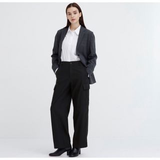 ユニクロ(UNIQLO)の【新品】UNIQLO ユニクロ ワイドストレートカーゴパンツ　ダークグレー　L(ワークパンツ/カーゴパンツ)