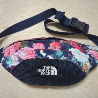 ザノースフェイス(THE NORTH FACE)のノースフェイス　希少美品　花柄 ウエストバッグ(ボディバッグ/ウエストポーチ)