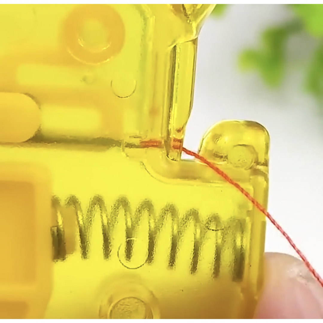 ワンタッチ自動糸通し器　糸通し器 ハンドメイドの素材/材料(生地/糸)の商品写真