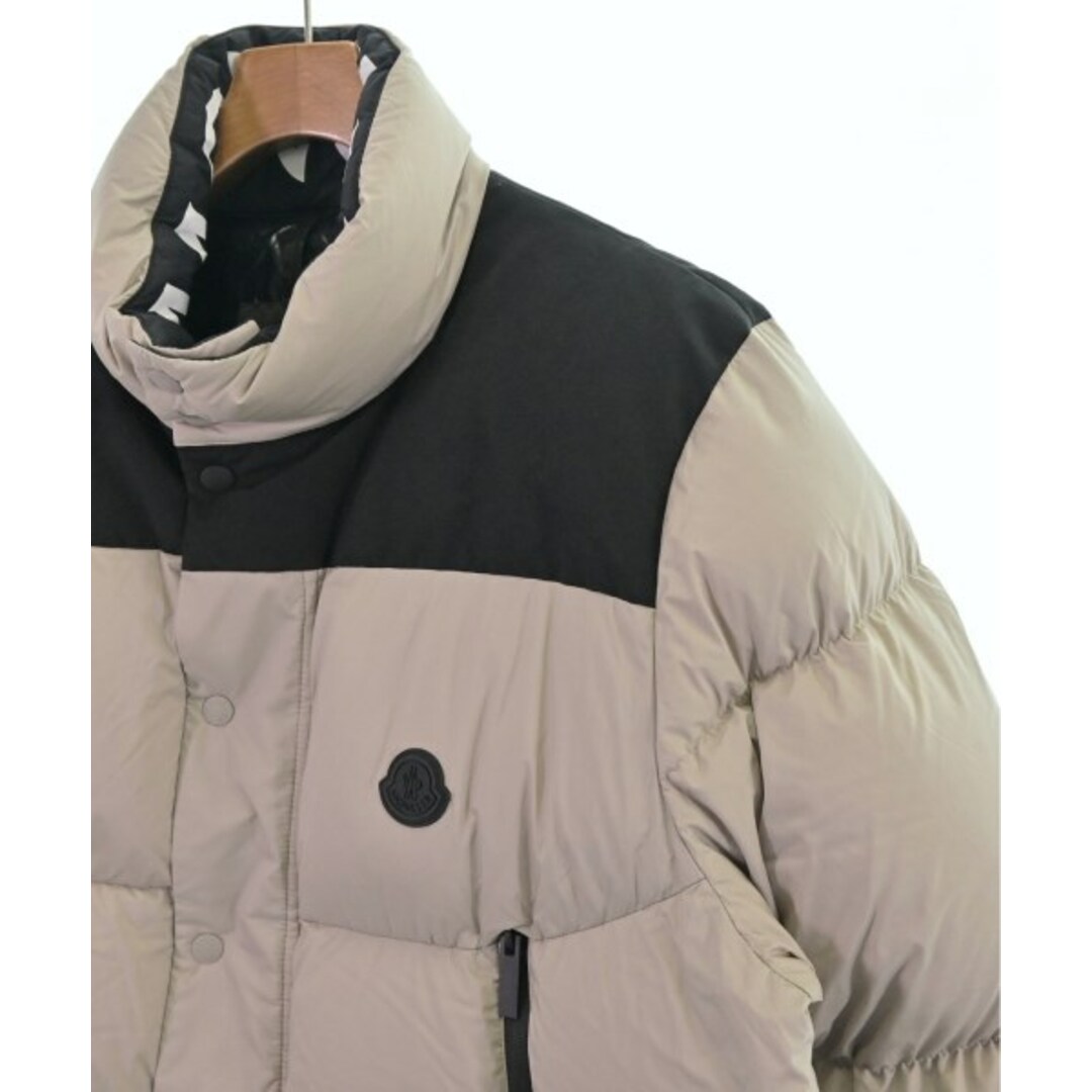 MONCLER(モンクレール)のMONCLER ダウンジャケット/ダウンベスト 4(XL位) ベージュx黒 【古着】【中古】 メンズのジャケット/アウター(ダウンジャケット)の商品写真