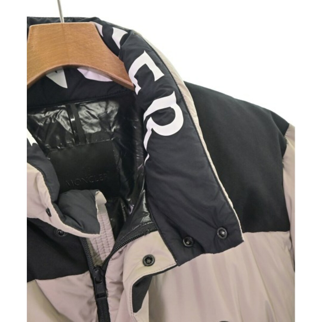 MONCLER(モンクレール)のMONCLER ダウンジャケット/ダウンベスト 4(XL位) ベージュx黒 【古着】【中古】 メンズのジャケット/アウター(ダウンジャケット)の商品写真