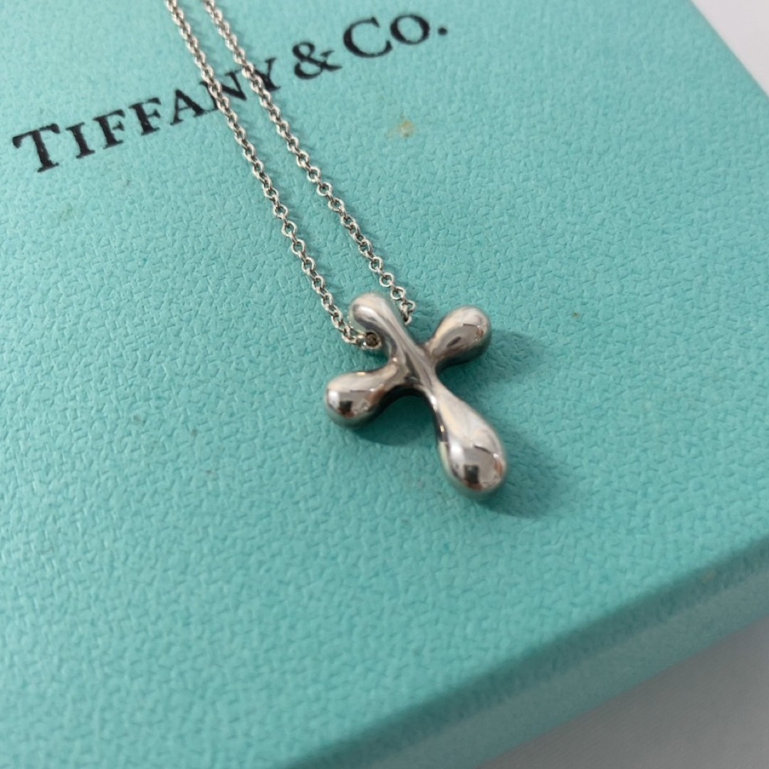 Tiffany & Co.(ティファニー)の<美品>Tiffany&Co. ティファニー　クロスネックレス レディースのアクセサリー(ネックレス)の商品写真