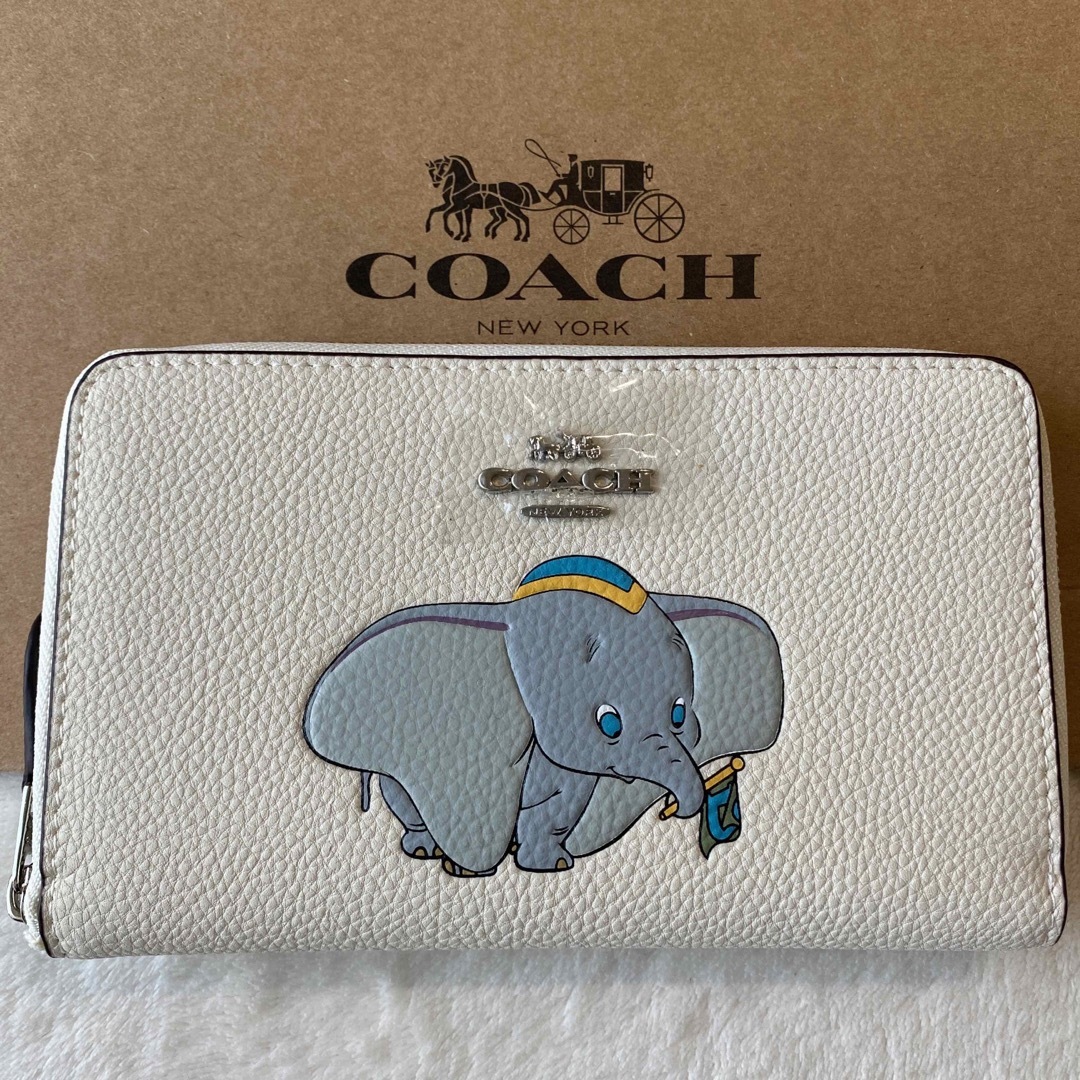 COACH(コーチ)の新品 未使用 COACH ディズニー コラボ ダンボ 長財布 ラウンドファスナー レディースのファッション小物(財布)の商品写真