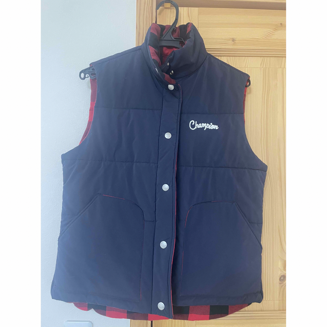 Champion(チャンピオン)のチャンピオン　ベスト　リバーシブル レディースのジャケット/アウター(ダウンベスト)の商品写真