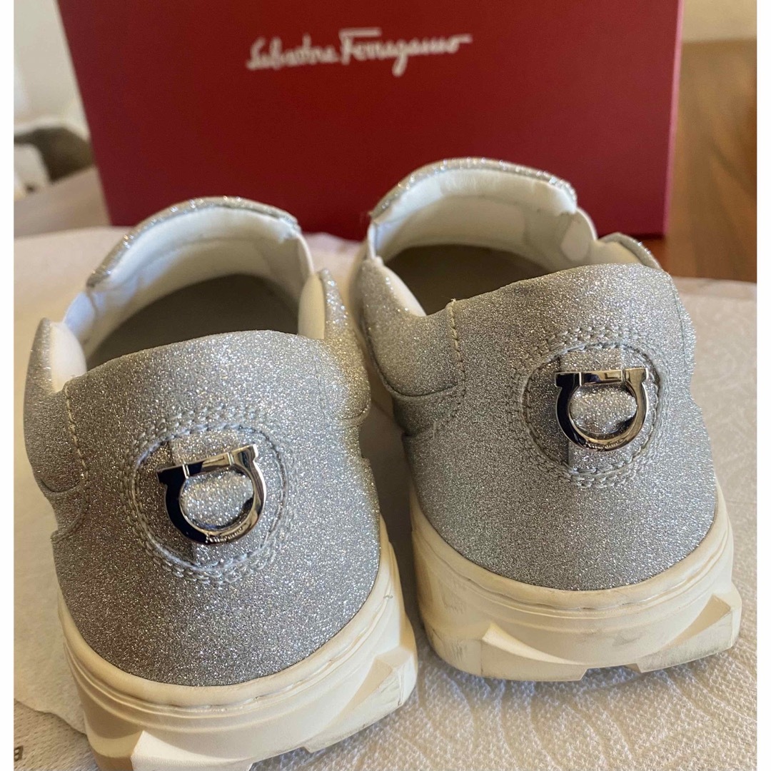 Salvatore Ferragamo(サルヴァトーレフェラガモ)の Salvatore Ferragamo Womens Momo Glitter レディースの靴/シューズ(スリッポン/モカシン)の商品写真