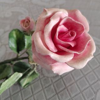 紙粘土で作った薄ピンクの薔薇(彫刻/オブジェ)