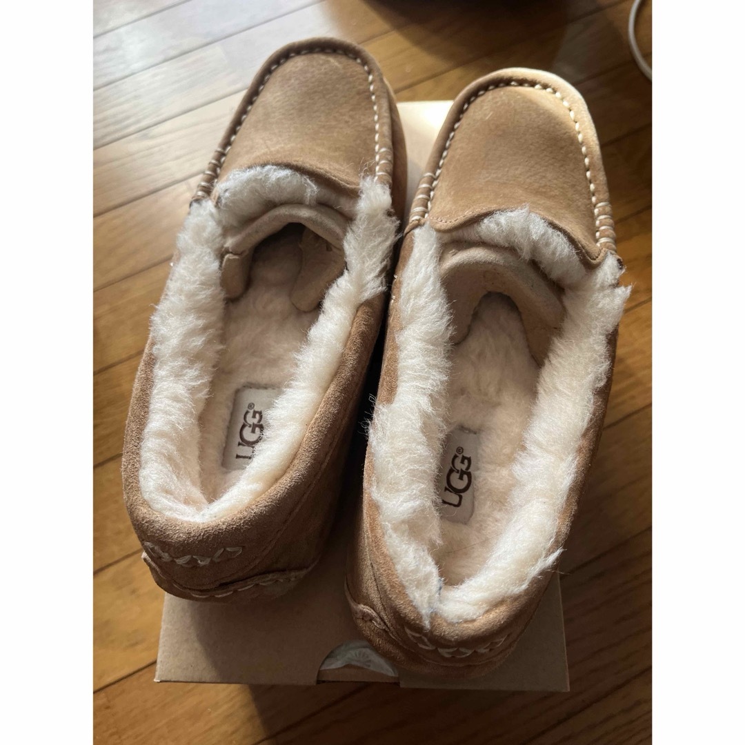 新品　UGG アグ　25cm  グレージュ　ボアモカシン　スリッポン