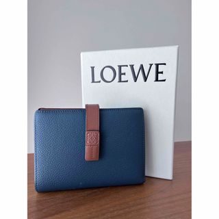 ロエベ(LOEWE)の美品✨ロエベ 折り財布 アナグラム バーティカルウォレット レザー ネイビー(財布)