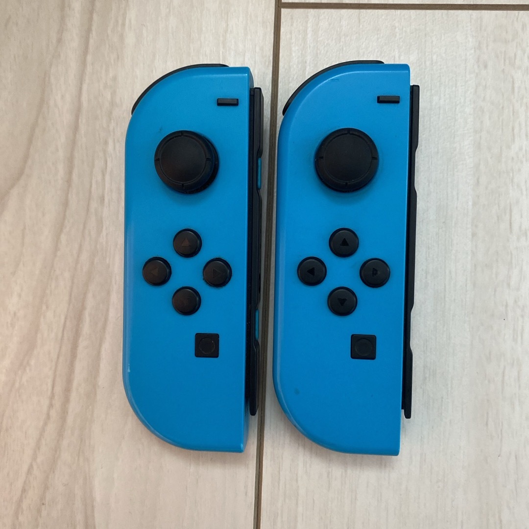 Nintendo Switch(ニンテンドースイッチ)の任天堂Switch Joy-Conネオンブルー エンタメ/ホビーのゲームソフト/ゲーム機本体(家庭用ゲーム機本体)の商品写真