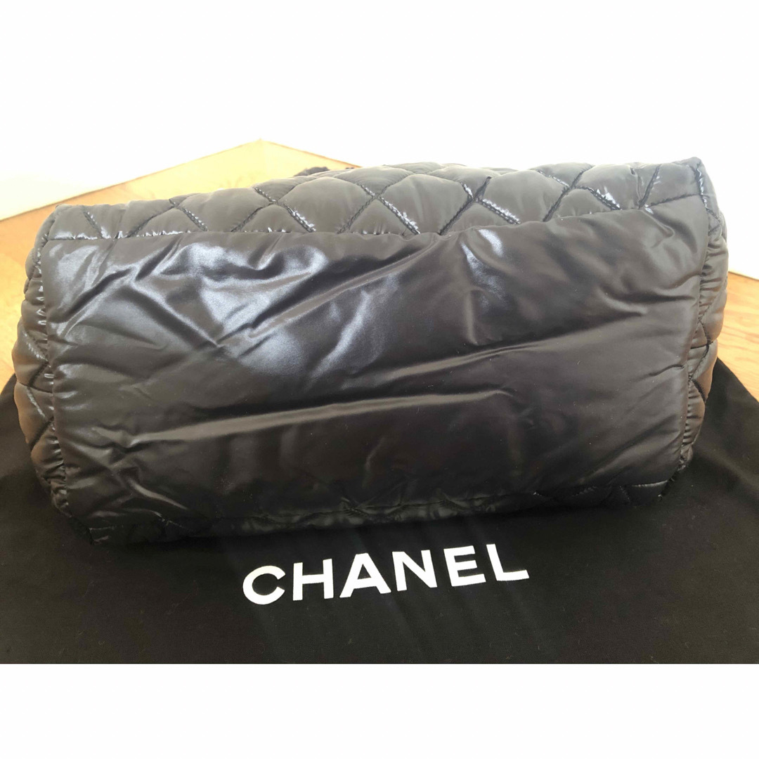 CHANEL(シャネル)のCHANELシャネル　コココクーン　ナイロンバック レディースのバッグ(ハンドバッグ)の商品写真