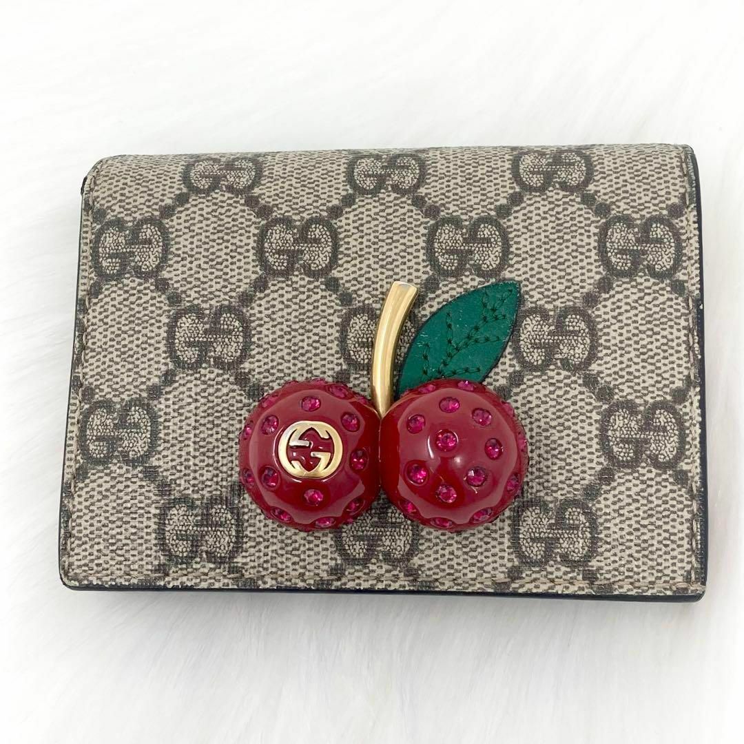 Gucci - 【極美品】 グッチ 二つ折り財布 チェリー GG スプリーム
