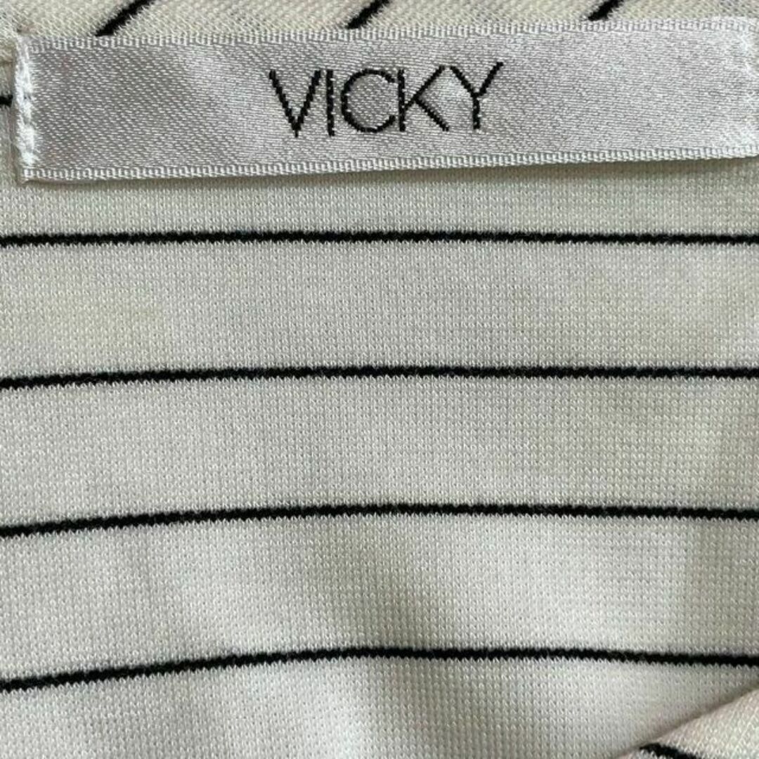 VICKY(ビッキー)のVICKY ビッキー　ブラウス　コットンニット　白×黒ボーダー　2 レディースのトップス(シャツ/ブラウス(長袖/七分))の商品写真