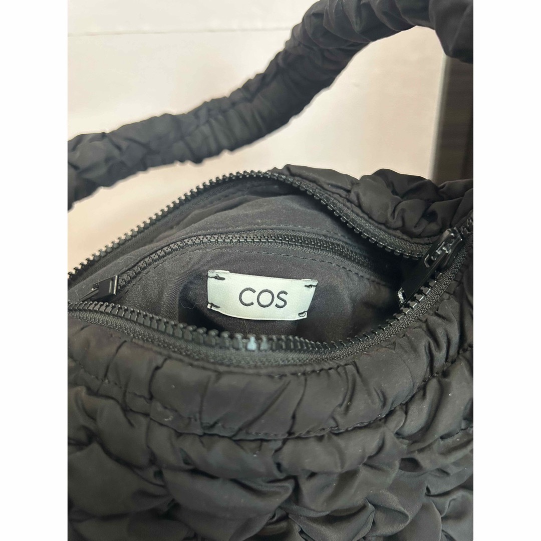 COS(コス)のCOS キルティングバッグ レディースのバッグ(ショルダーバッグ)の商品写真