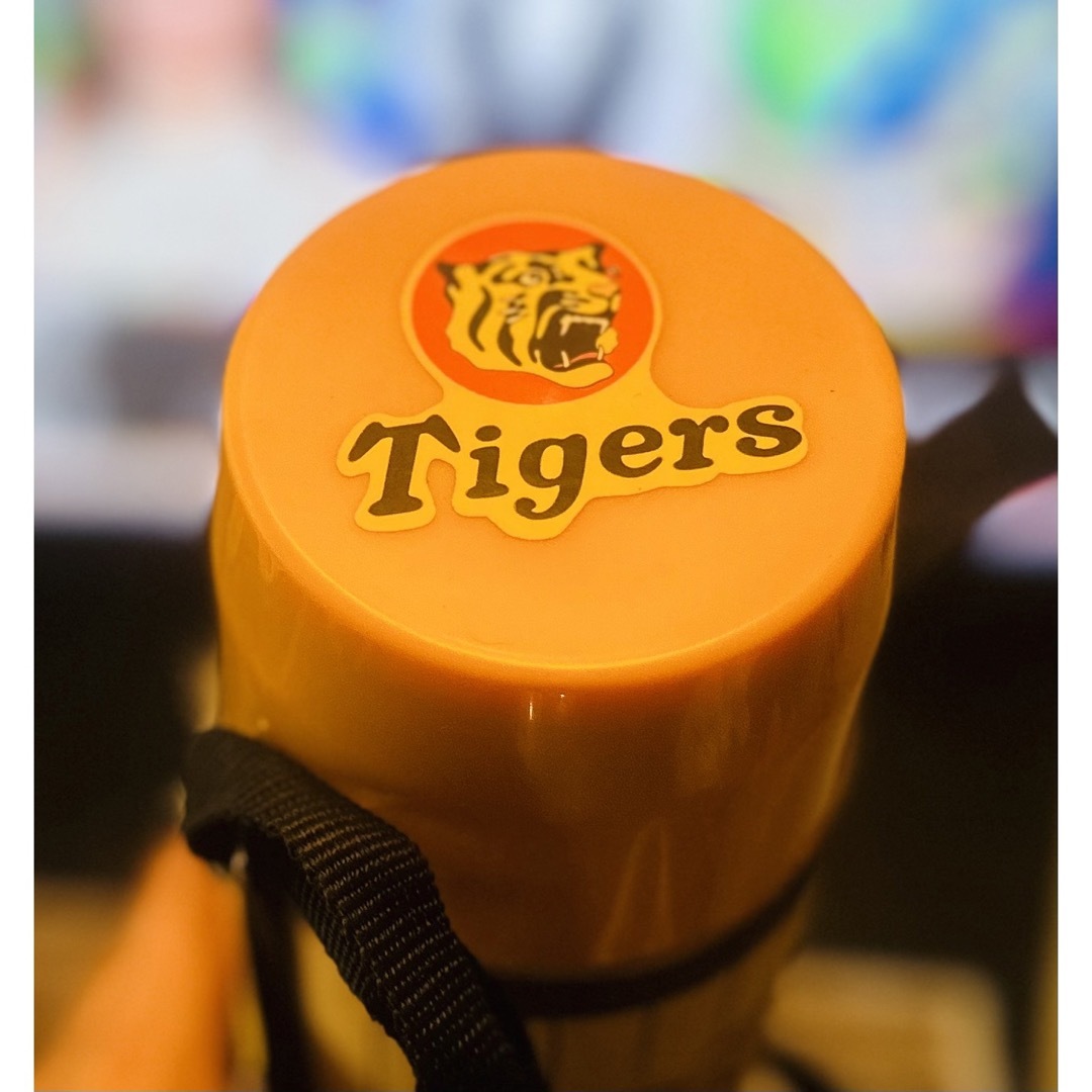 【激レア】阪神タイガース ステンレス水筒 レトロ スポーツ/アウトドアの野球(記念品/関連グッズ)の商品写真