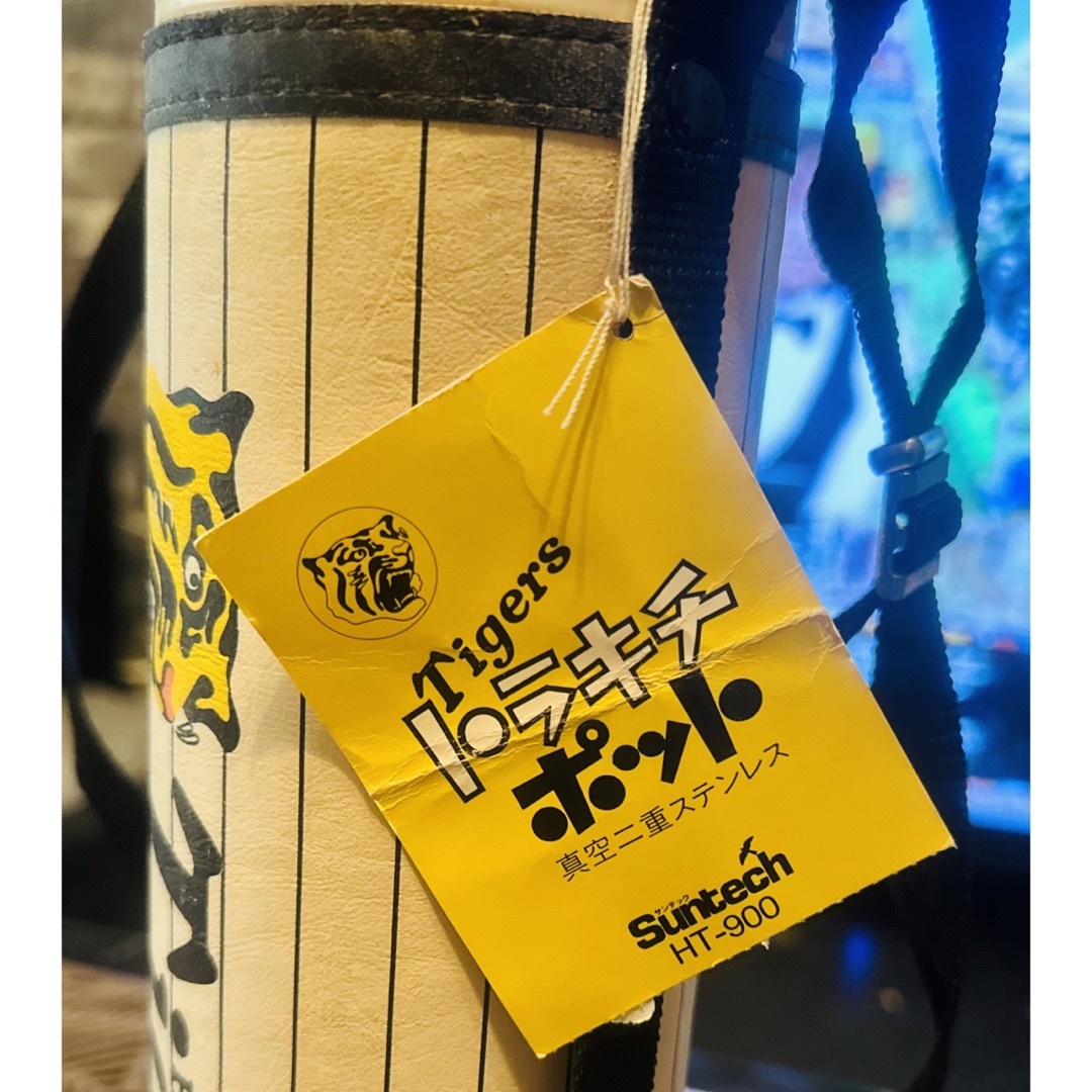 【激レア】阪神タイガース ステンレス水筒 レトロ スポーツ/アウトドアの野球(記念品/関連グッズ)の商品写真