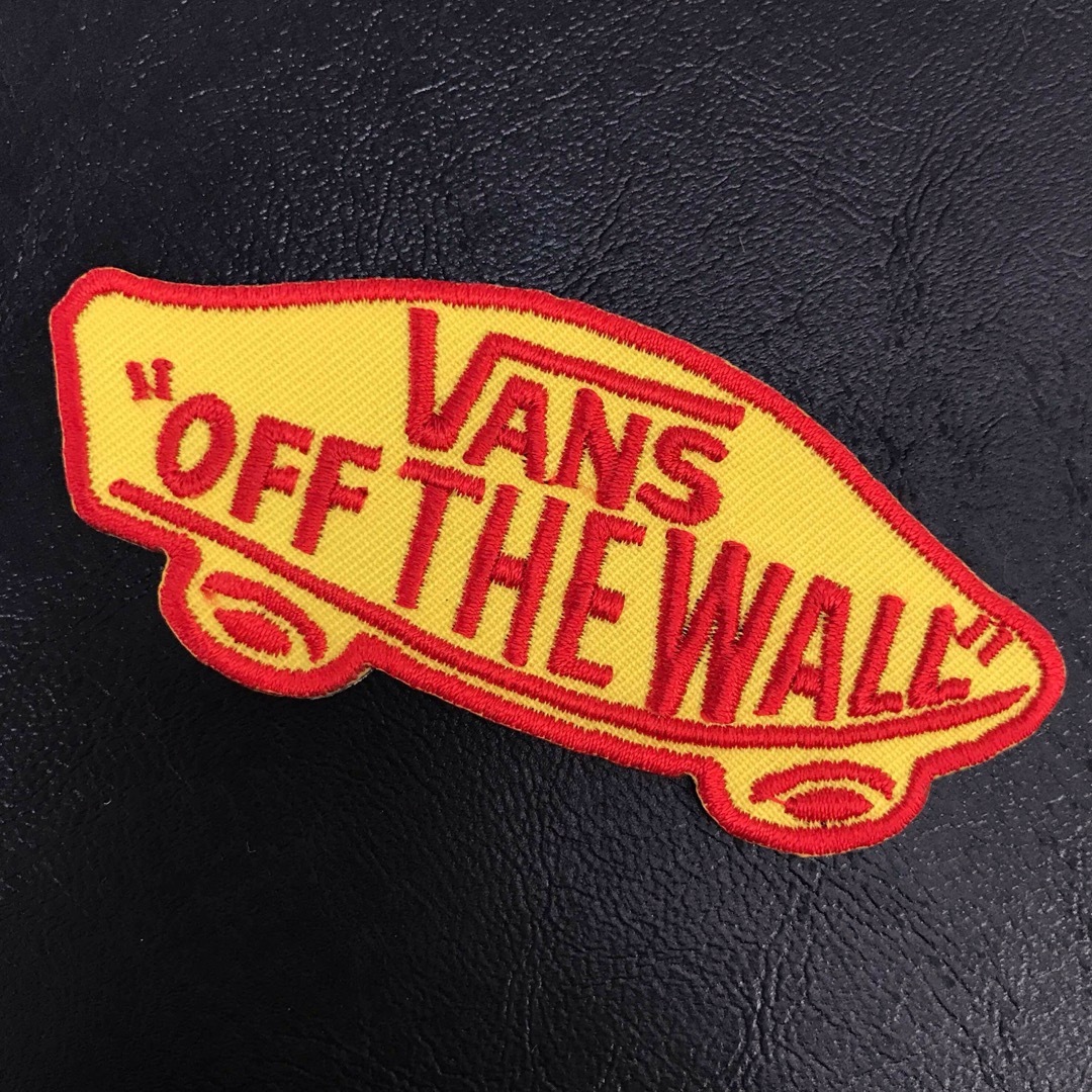 VANS(ヴァンズ)の黄×赤 VANS OFF THE WALL バンズ ロゴ アイロンワッペン 6 レディースの帽子(その他)の商品写真