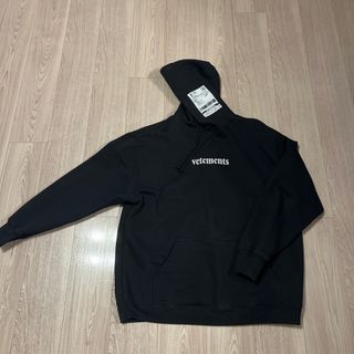 VETEMENTS - ヴェトモン 23AW UE54HD600B ワールドツアーロゴプリント ...