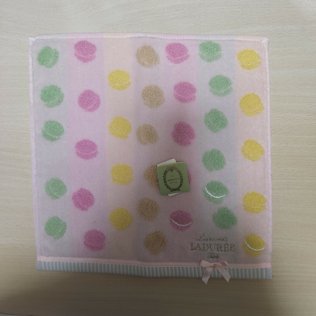 LADUREE(ラデュレ)のラデュレ　タオルハンカチ　2枚　新品　⑦ レディースのファッション小物(ハンカチ)の商品写真