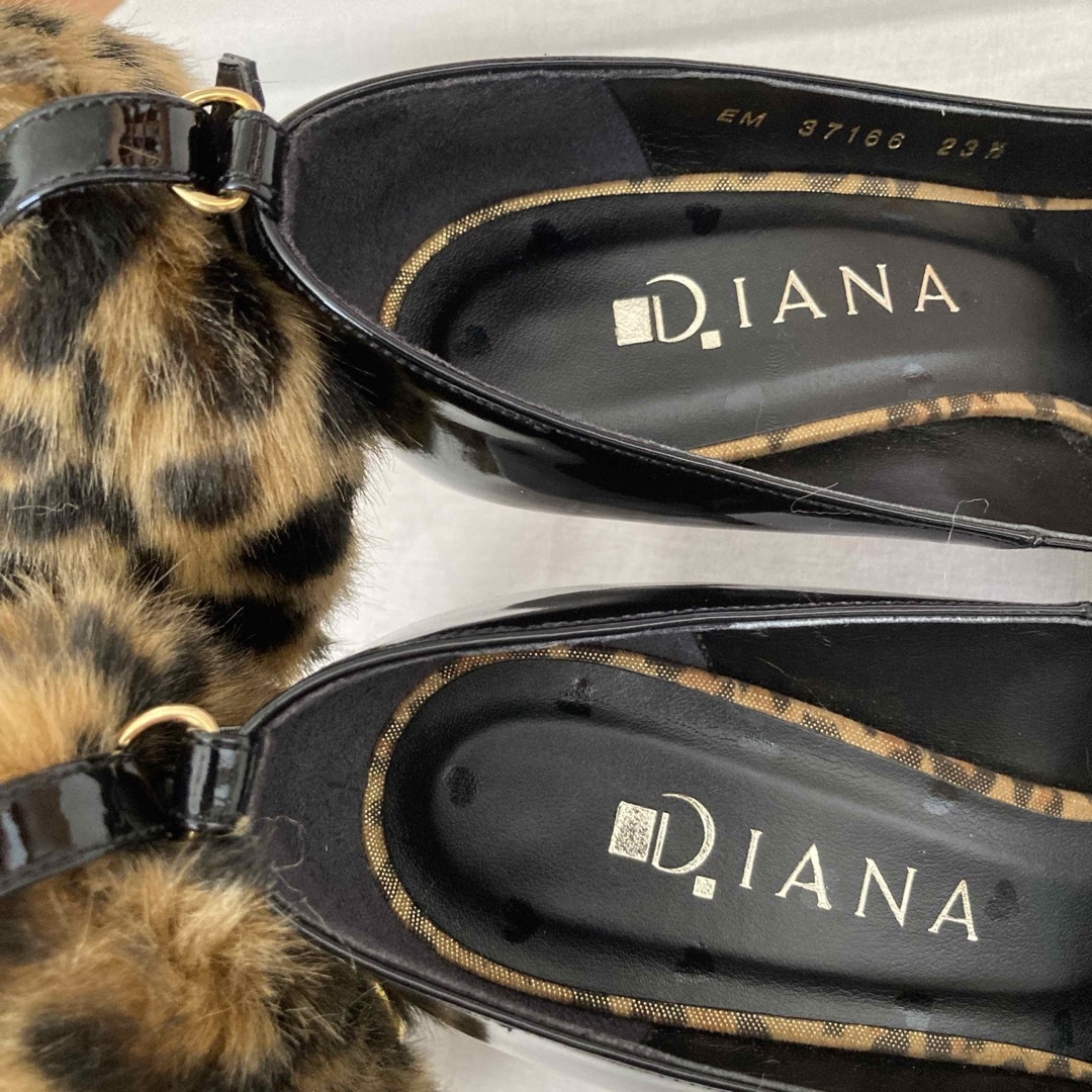 DIANA(ダイアナ)のダイアナ　黒エナメル　ヒョウ柄アンクレット　美品 レディースの靴/シューズ(ハイヒール/パンプス)の商品写真