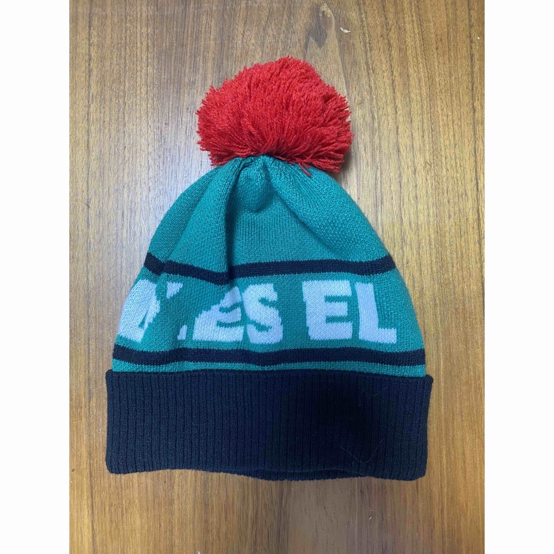 DIESEL(ディーゼル)のDIESEL KIDS ロゴ入りポンポンニット帽 キッズ/ベビー/マタニティのこども用ファッション小物(帽子)の商品写真