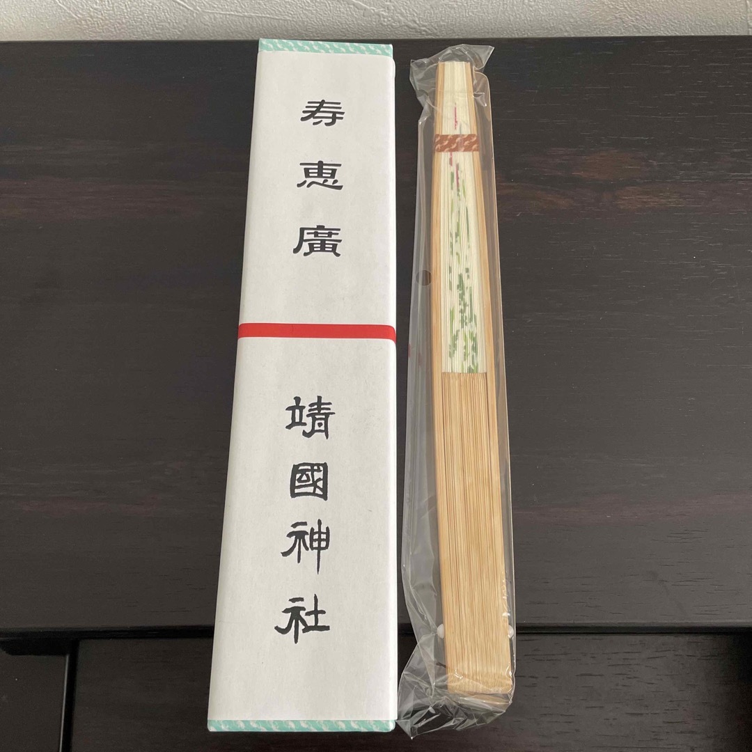 新品未使用　箱あり　靖国神社　扇子　みたままつり　撫子　yasukuni レディースの水着/浴衣(和装小物)の商品写真