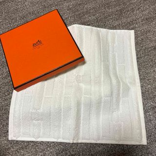 エルメス(Hermes)の【新品未使用】HERMES エルメス カレ・タオル ステアーズ(ハンカチ)