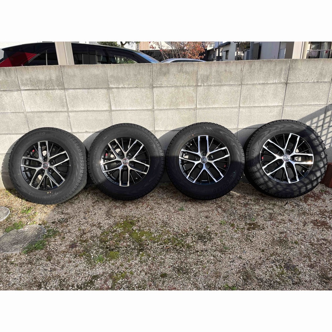 自動車215/70R16 スタッドレスタイヤホイールセット