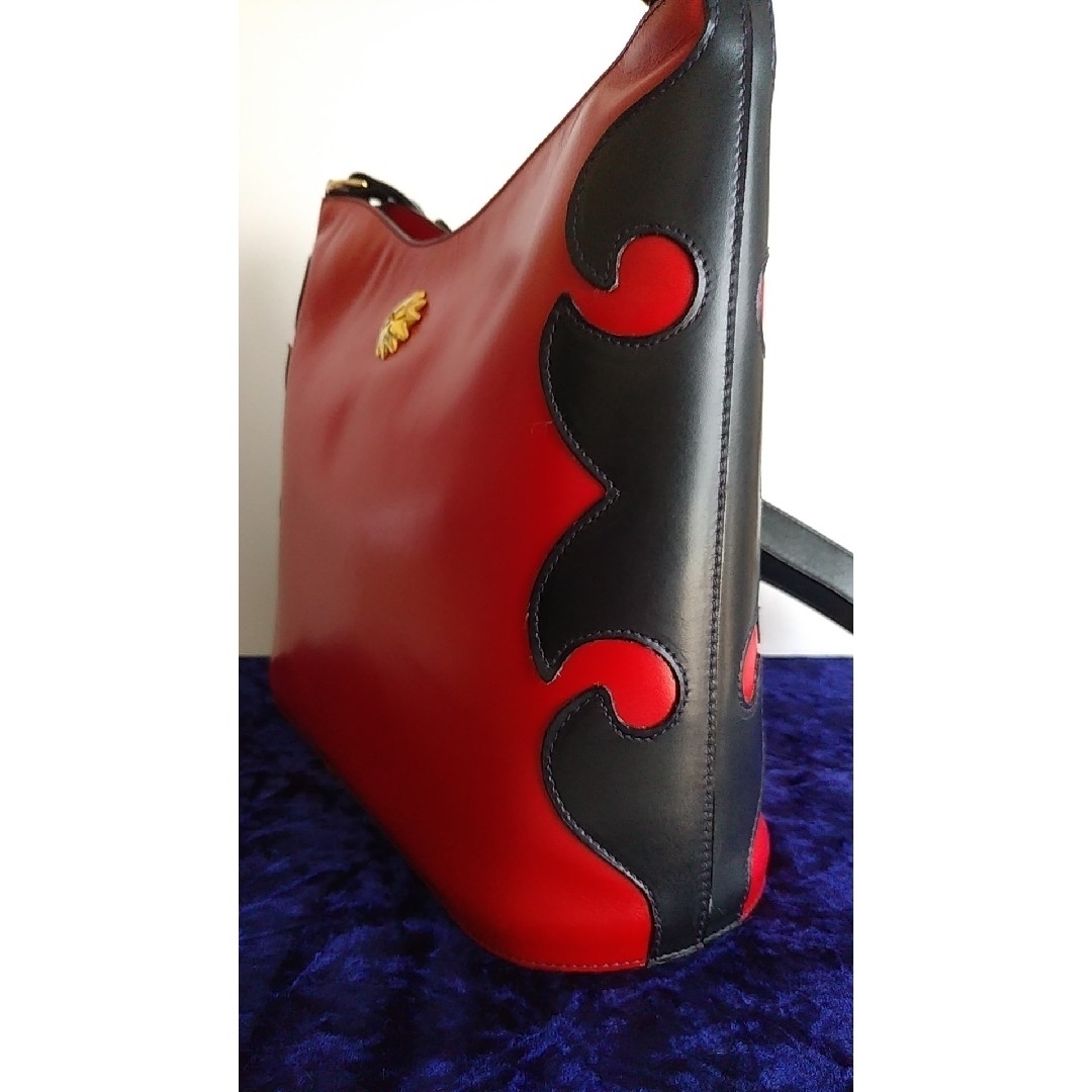 Christian Lacroix(クリスチャンラクロワ)のクリスチャン　ラクロワ　赤バック レディースのバッグ(ハンドバッグ)の商品写真