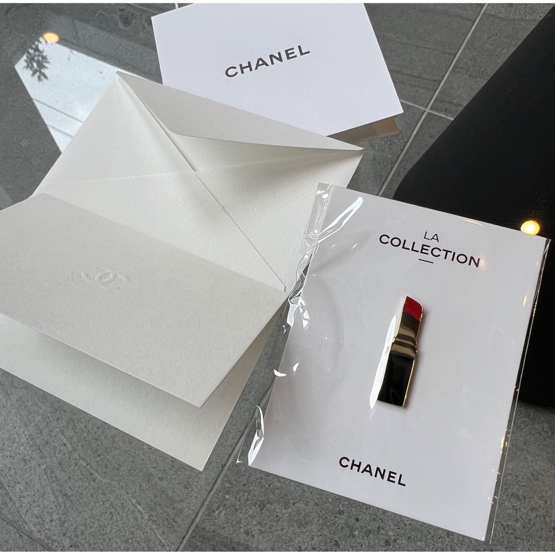 CHANEL(シャネル)のCHANEL シャネル ピンバッジ コスメギフト レディースのアクセサリー(ブローチ/コサージュ)の商品写真