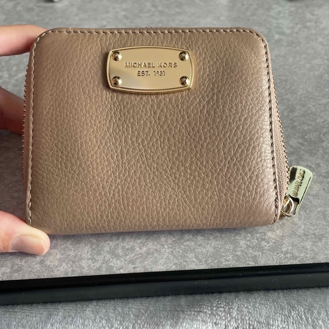 Michael Kors(マイケルコース)のマイケルコース　ラウンドチャック　財布 レディースのファッション小物(財布)の商品写真