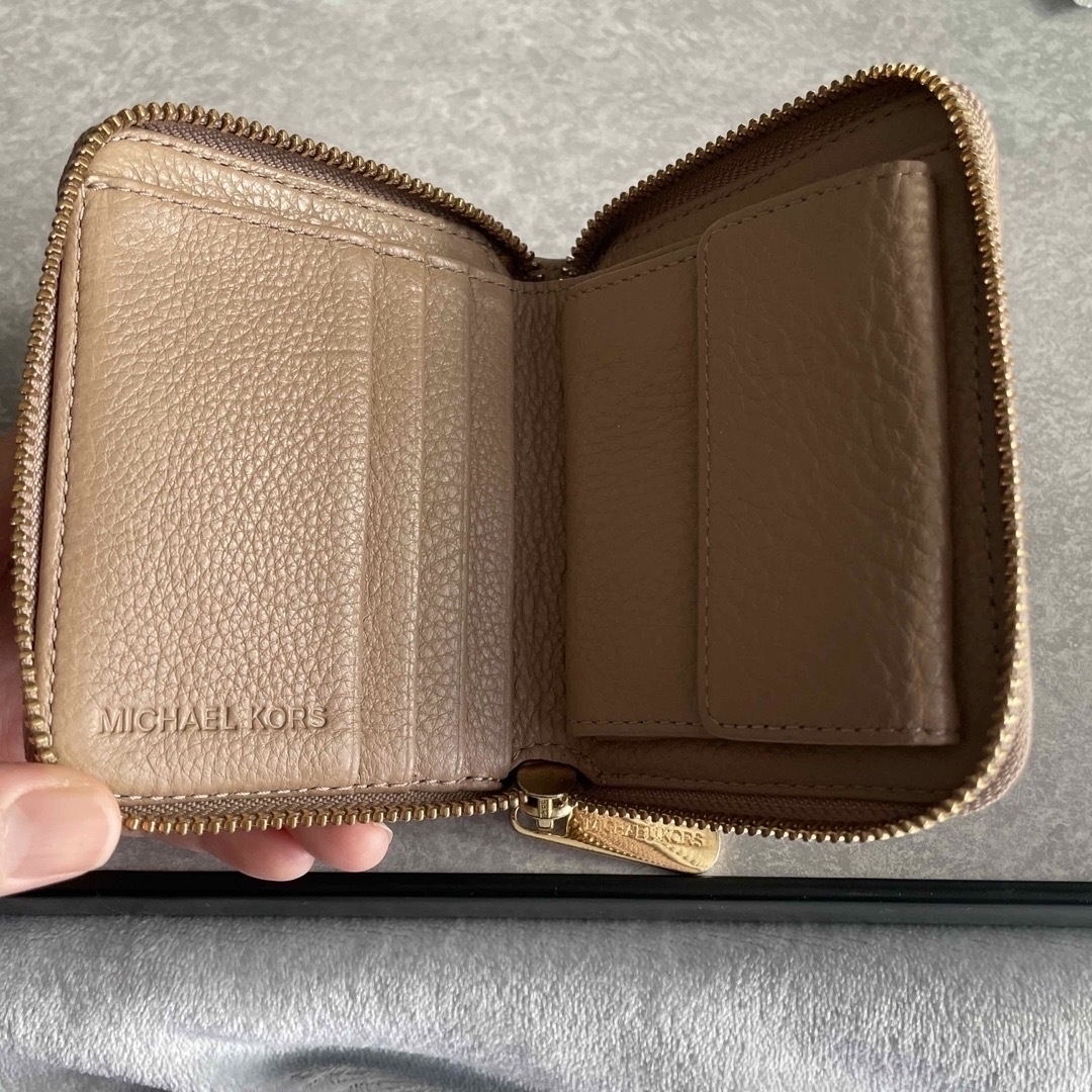 Michael Kors(マイケルコース)のマイケルコース　ラウンドチャック　財布 レディースのファッション小物(財布)の商品写真