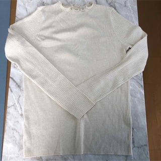 ユニクロ(UNIQLO)のシャイニーリブフリルネックセーター(長袖)(ニット/セーター)