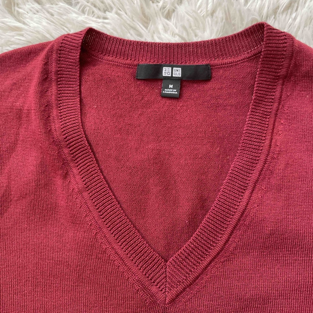 UNIQLO(ユニクロ)のユニクロ　ウール100% Vネックセーター　サイズM レディースのトップス(ニット/セーター)の商品写真