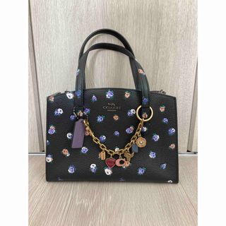 コーチ(COACH)のCOACH 花柄bag (チャーム付き)(ハンドバッグ)