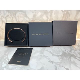 ダニエルウェリントン(Daniel Wellington)の未使用　ダニエル・ウェリントン　クラシックローズ　ゴールド　カフブレスレット L(ブレスレット/バングル)