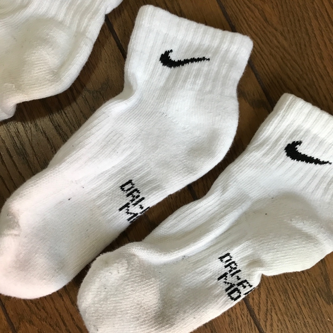 NIKE(ナイキ)のNIKE靴下2足セット キッズ/ベビー/マタニティのこども用ファッション小物(靴下/タイツ)の商品写真