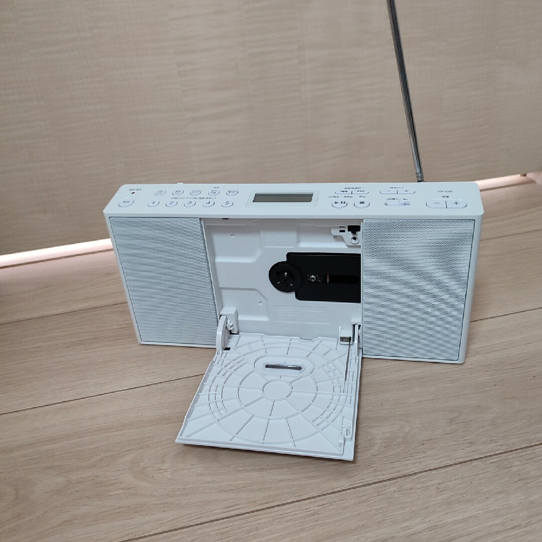 SONY(ソニー)のSONYCDラジオ　ＺＳ−Ｅ３０ スマホ/家電/カメラのオーディオ機器(ポータブルプレーヤー)の商品写真
