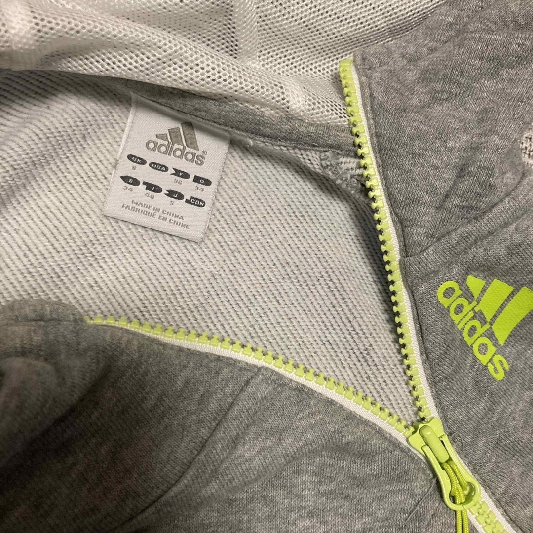 adidas(アディダス)のアディダス　パーカー　S キッズ/ベビー/マタニティのキッズ服男の子用(90cm~)(ジャケット/上着)の商品写真