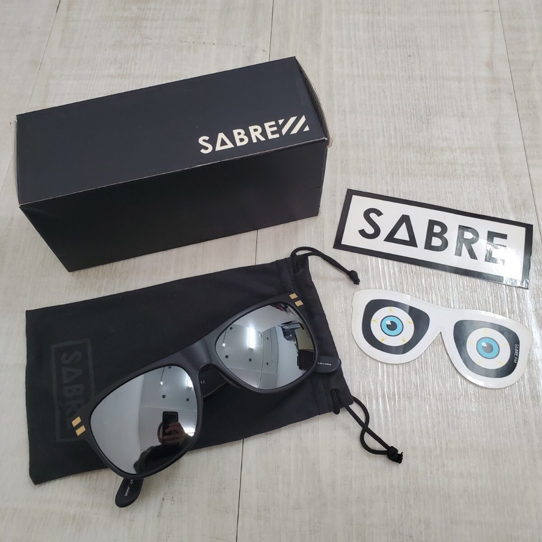 SABRE(セイバー)のSABRE サングラス グレーシルバー ミラー レンズ メガネ ステッカー 付き メンズのファッション小物(サングラス/メガネ)の商品写真