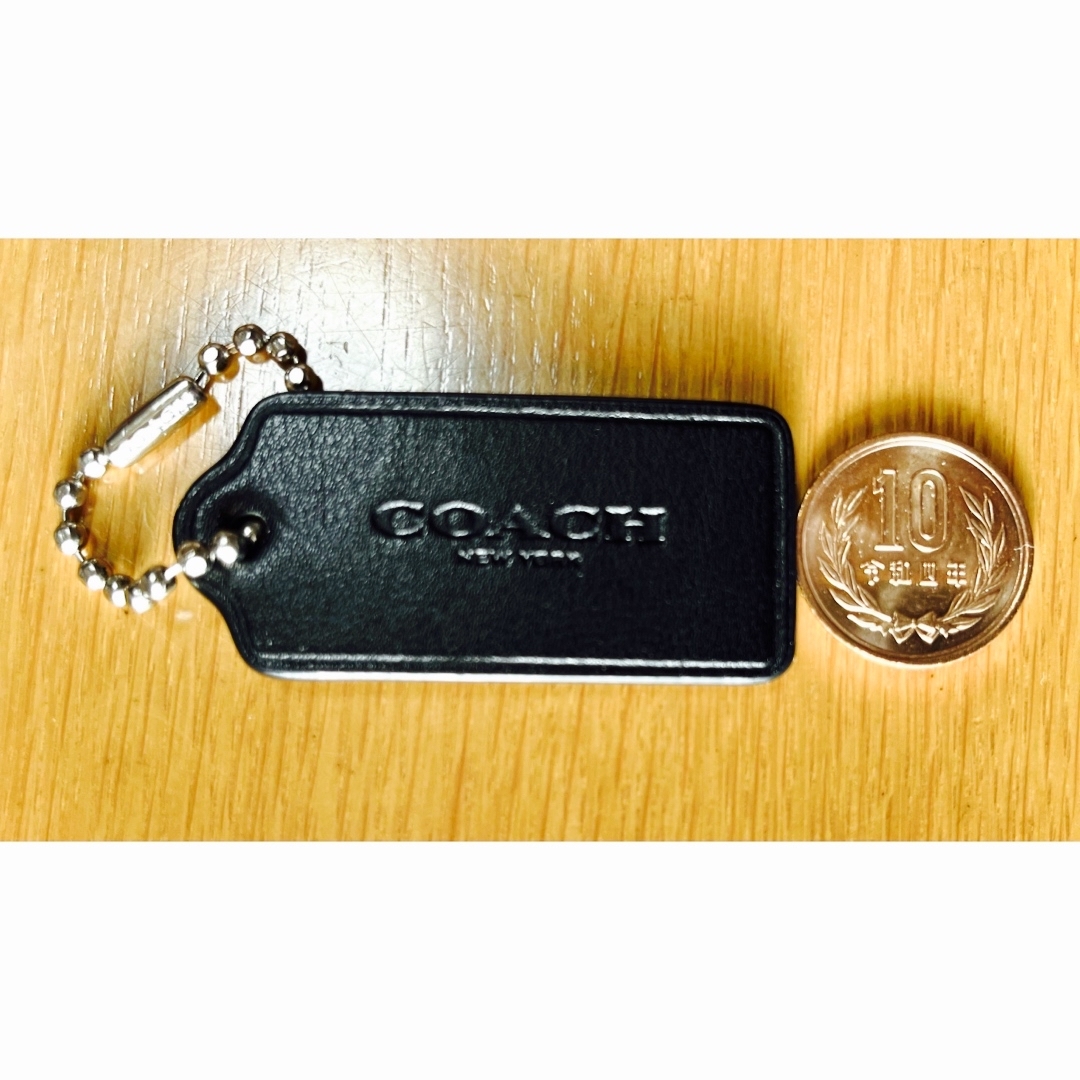 COACH(コーチ)のCOACH◼️レザータグ/バッグチャーム/ロゴキーホルダー/正規品/ほぼ新 レディースのアクセサリー(チャーム)の商品写真