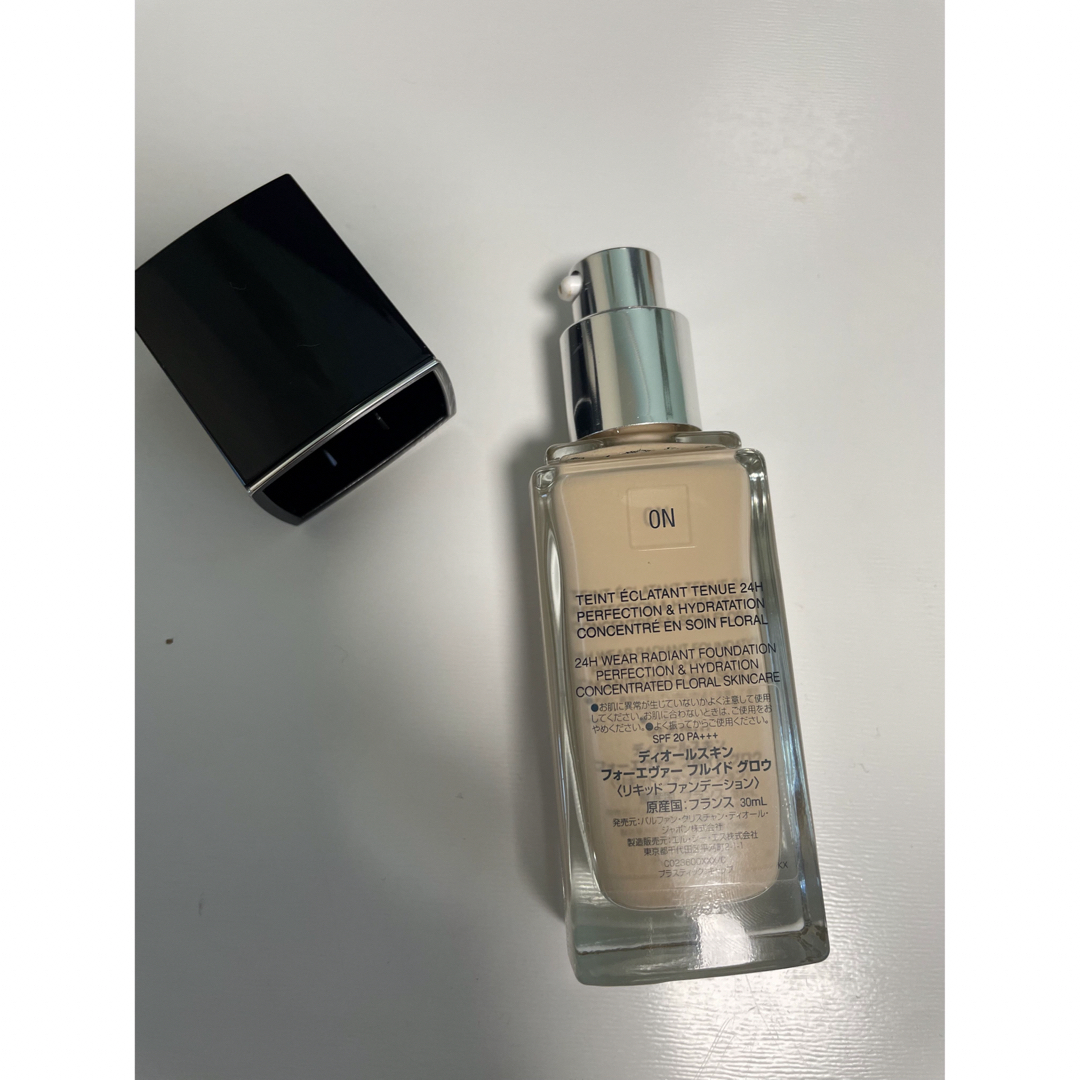 Dior(ディオール)のDior FOREVER SKIN GLOW リキッド ファンデーション コスメ/美容のベースメイク/化粧品(ファンデーション)の商品写真