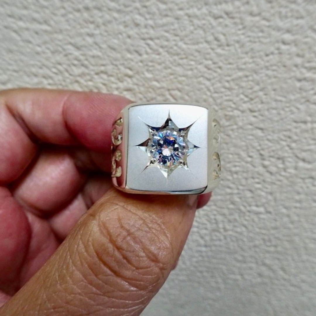 仁尾彫金『一つ星ジルコニア、ファイヤーパターン印台リング 仁尾彫金『一つ星ジルコニア、ファイヤーパターン印台リング