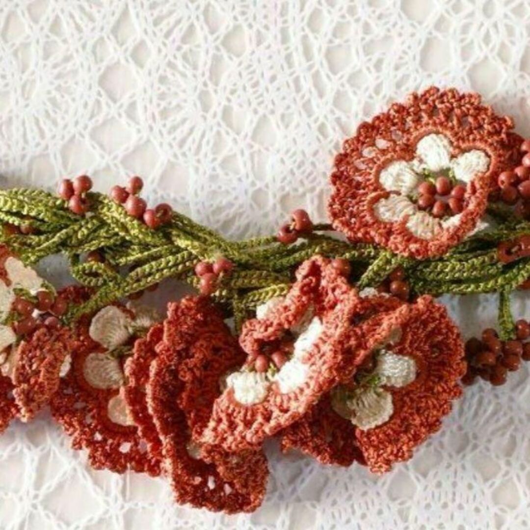 o17-34　トルコ伝統手芸　 ハンドメイド　オヤ刺繍　ネックレス　ブラウン レディースのアクセサリー(ネックレス)の商品写真