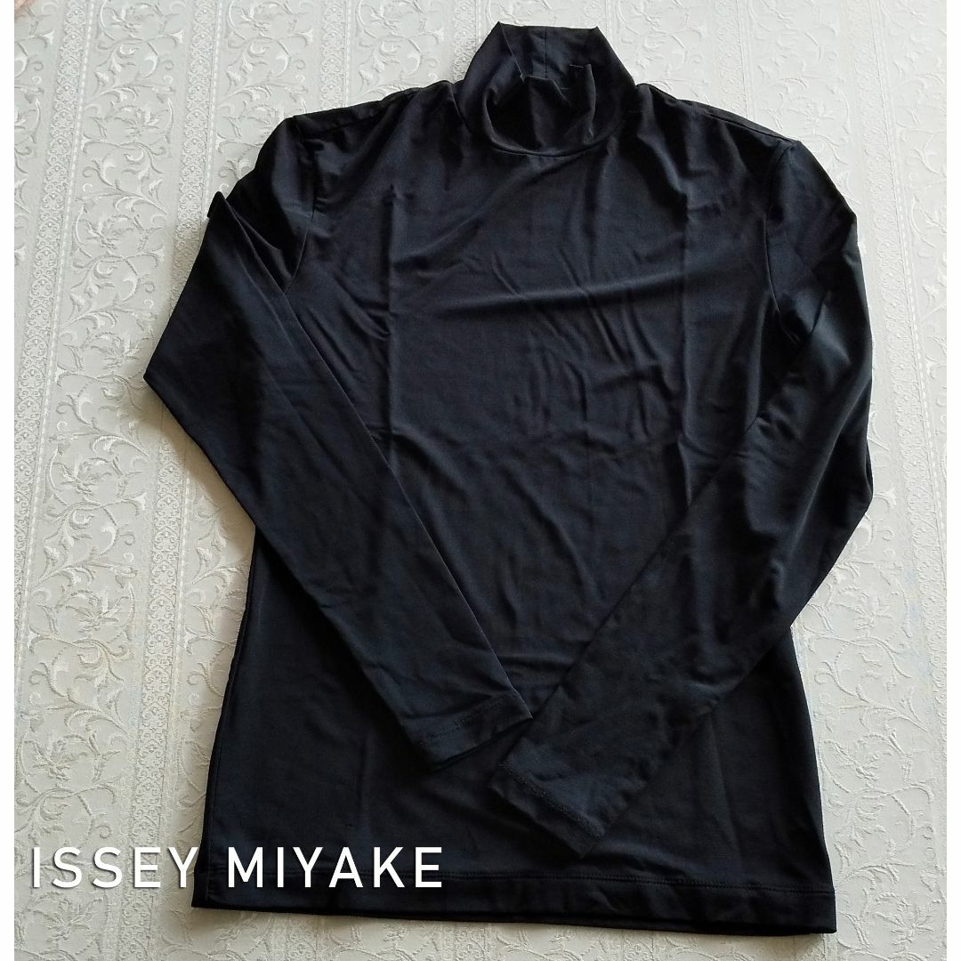 ISSEY MIYAKE　イッセイミヤケ　ハイネックカットソー　長袖　黒 | フリマアプリ ラクマ