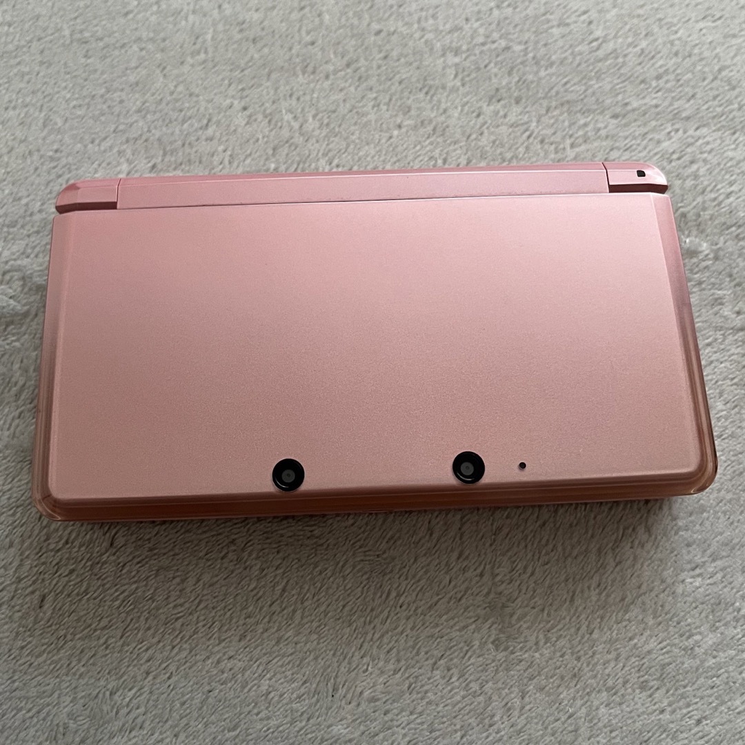 ニンテンドー3DS(ニンテンドー3DS)のNintendo 3DS 本体 ミスティピンク エンタメ/ホビーのゲームソフト/ゲーム機本体(携帯用ゲーム機本体)の商品写真